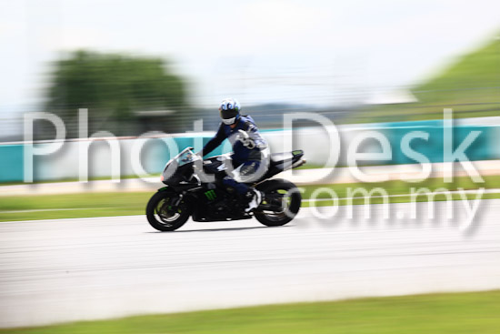 01_101030_01373_RevClub