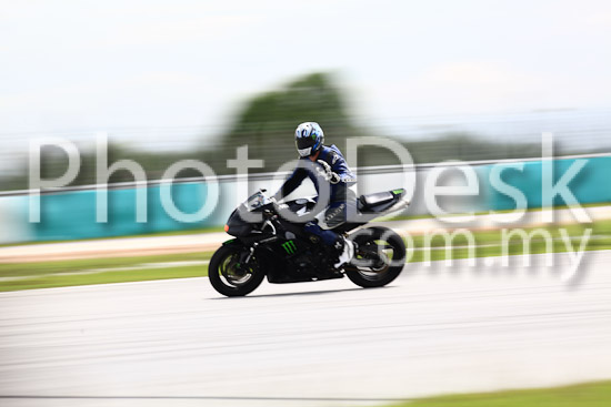 01_101030_01374_RevClub