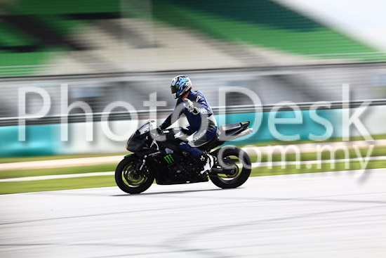 01_101030_01375_RevClub