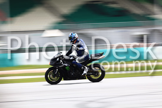 01_101030_01376_RevClub