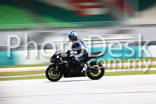 01_101030_01377_RevClub