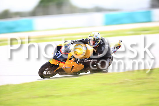 01_101030_01391_RevClub