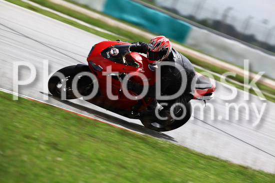 01_101030_01402_RevClub