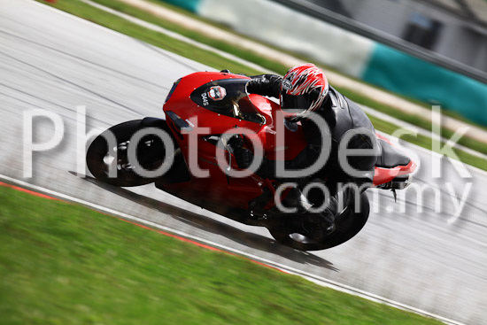 01_101030_01403_RevClub