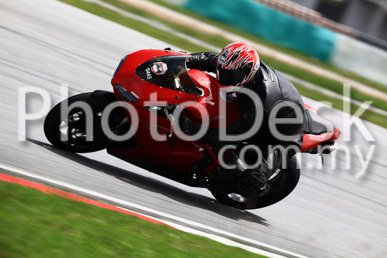 01_101030_01404_RevClub